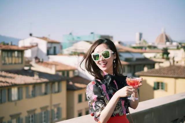 整牙戴的粉色的牙套,整牙给人带来的变化