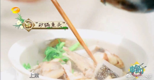 中餐厅张亮从楼梯摔倒完整版,中餐厅张亮摔倒