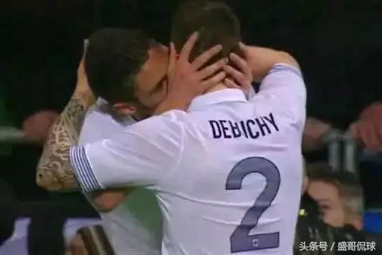 好基友一辈子,盘点足坛巨星的那些温暖瞬间