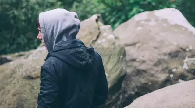 芒格人类错误认知倾向,芒格谈人性的视频