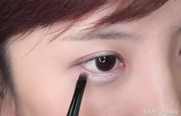 眼影的画法新手简单淡妆,眼影的画法初学者