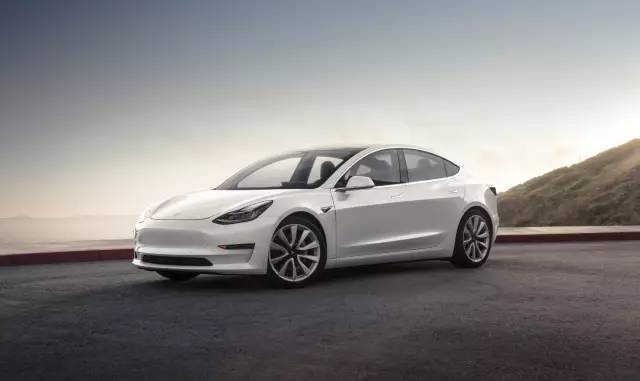 新闻+:共享宝马、马扎接连刷屏,你还见过哪些奇葩的共享经济