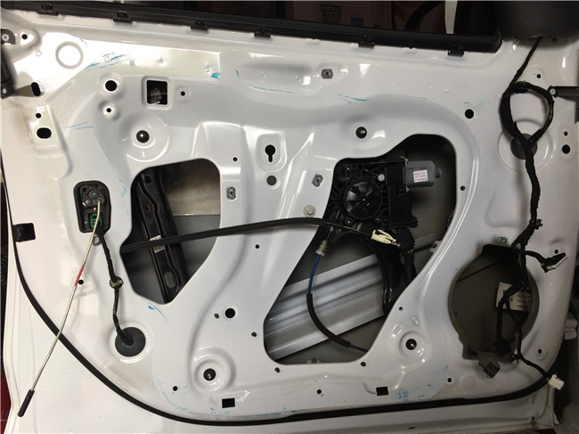 雪佛兰科鲁兹汽车音响改装家用,雪佛兰科鲁兹09顶配全车喇叭升级