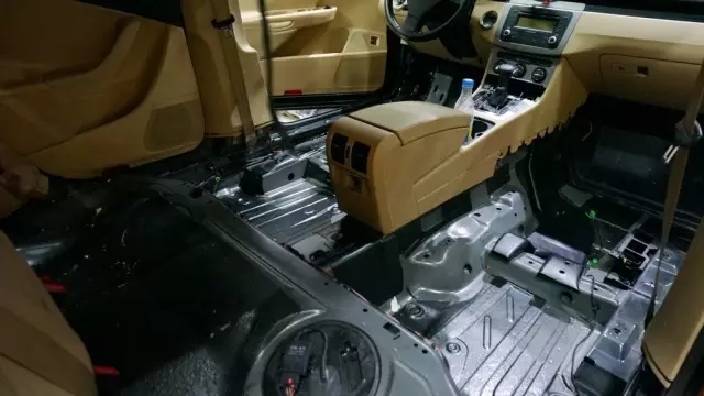 本田雅阁和大众迈腾哪个隔音好,四门隔音迈腾