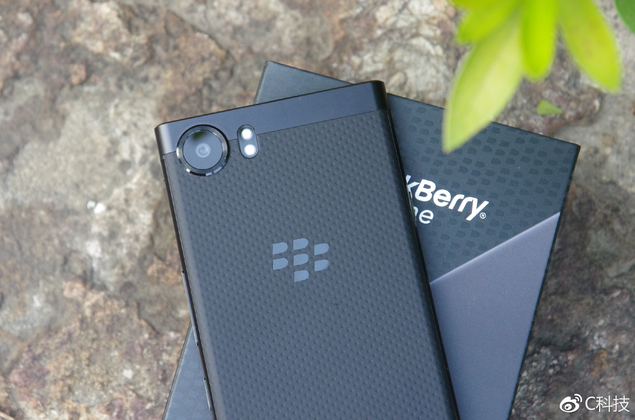 黑莓keyone国行版正式发布,全键盘真情怀黑莓keyone上手体验