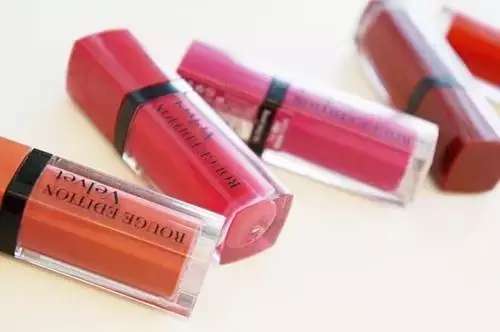 这些豆沙色口红,怎么涂都显白!