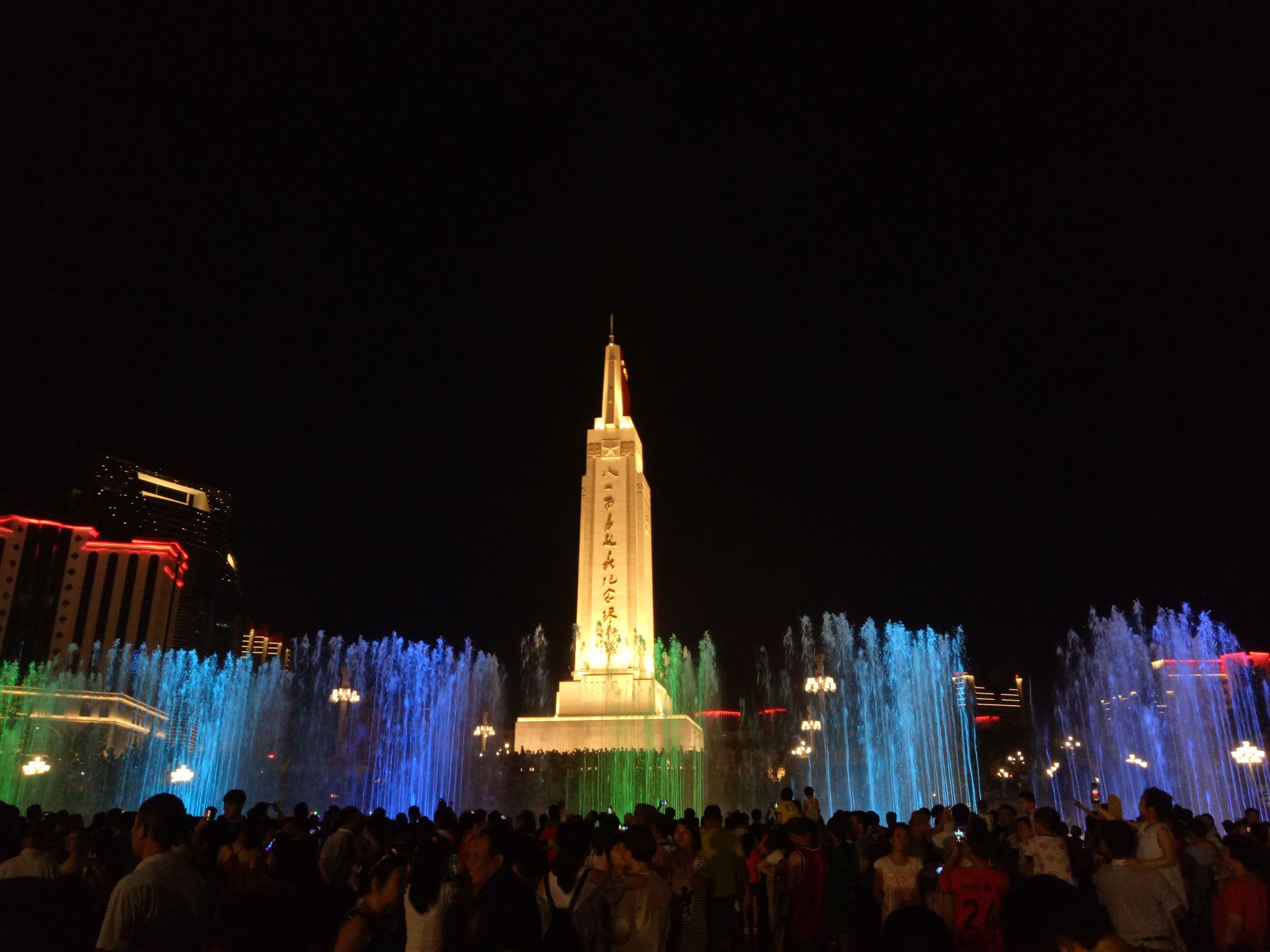 南昌八一广场改造花了多少钱,南昌市八一广场改造工程