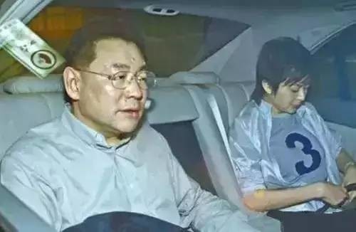 看到这样受排挤的关之琳,才知道行走江湖真的不能只能靠美貌!