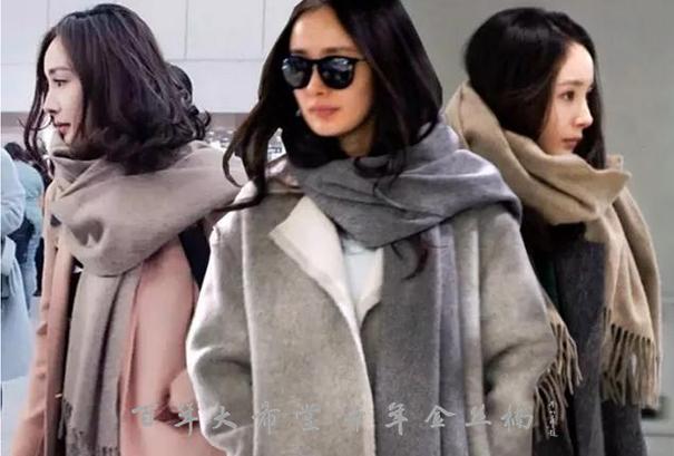 围巾围住头发,很冷围上围巾就不冷了