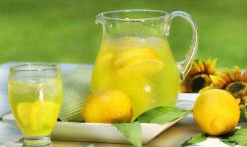 蜂蜜柠檬水的正确做法与功效,蜂蜜柠檬水的正宗做法