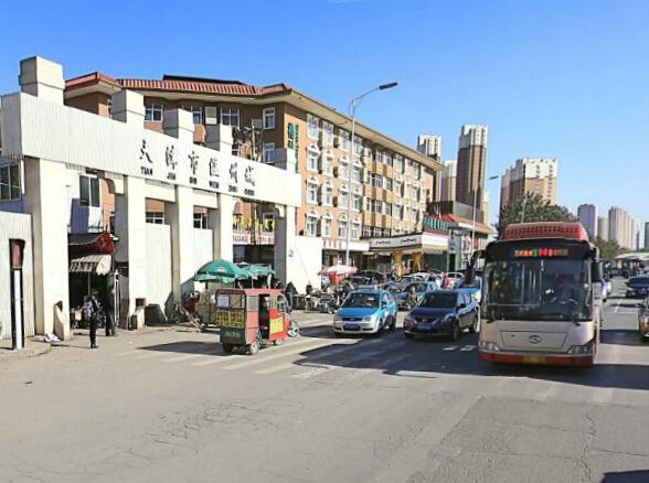 开服装店哪里货源最便宜,服装批发市场适合开什么店