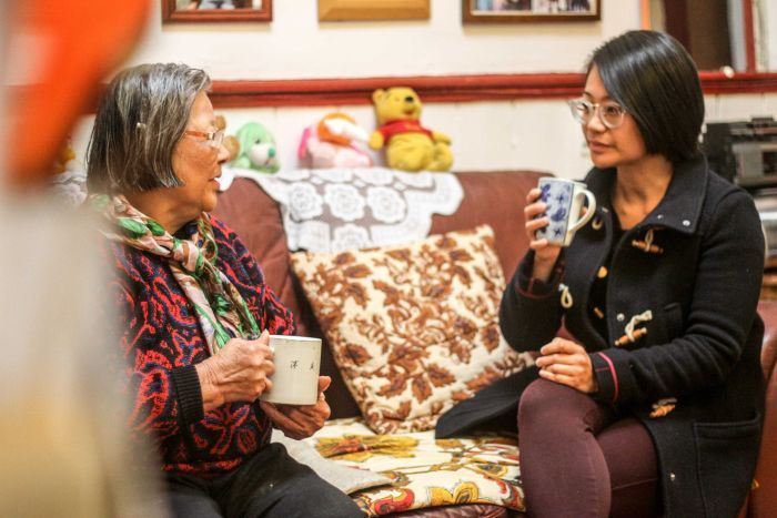 初代移民不懂英语怎么办？子女来帮忙