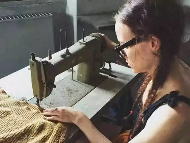 这家店9000件商品全是假货，人们却争相购买