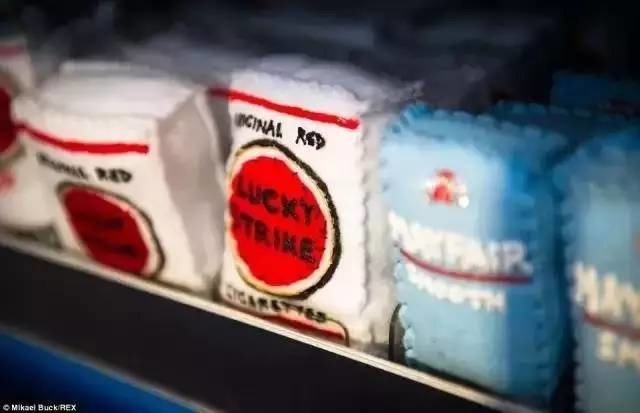 这家店9000件商品全是假货，人们却争相购买