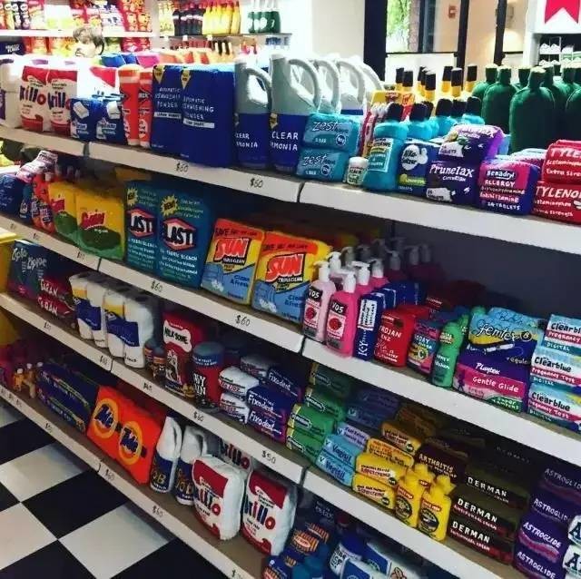 这家店9000件商品全是假货，人们却争相购买