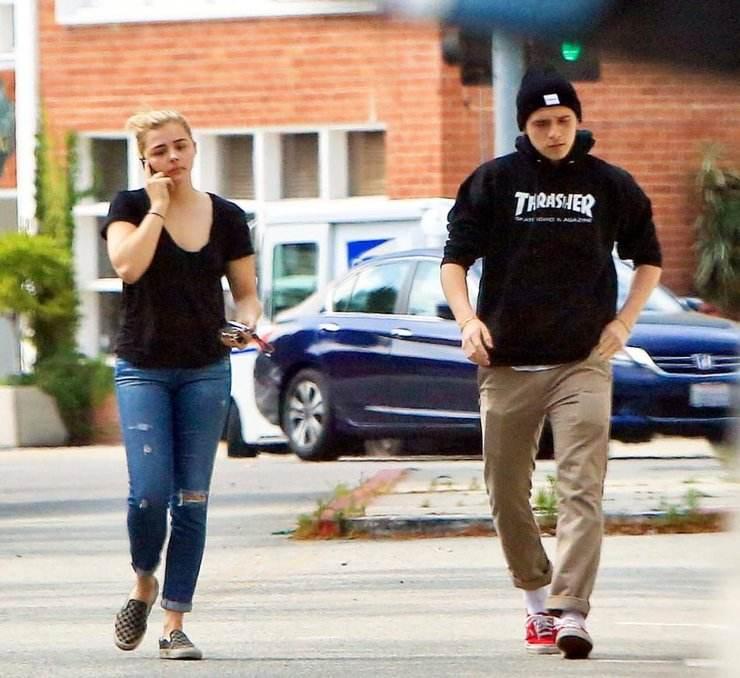 布鲁克林贝克汉姆脊柱侧弯,布鲁克林贝克汉姆年轻照