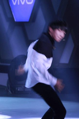 男明星的腰多细蔡徐坤,蔡徐坤腰细