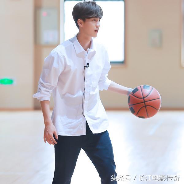 鹿晗不愧是傻狍子,傻狍子鹿晗的高光时刻