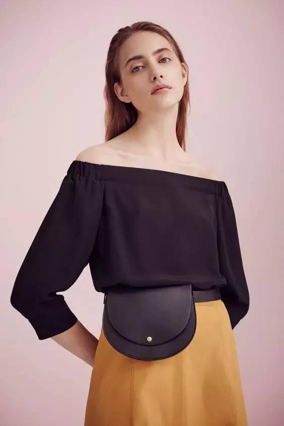 你花1000块买的包，背上却像卖菜的