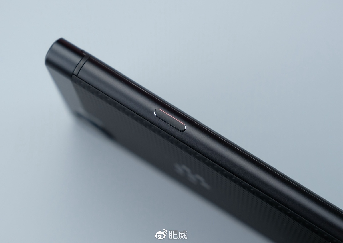 还是老配方黑莓KEYone开箱图赏