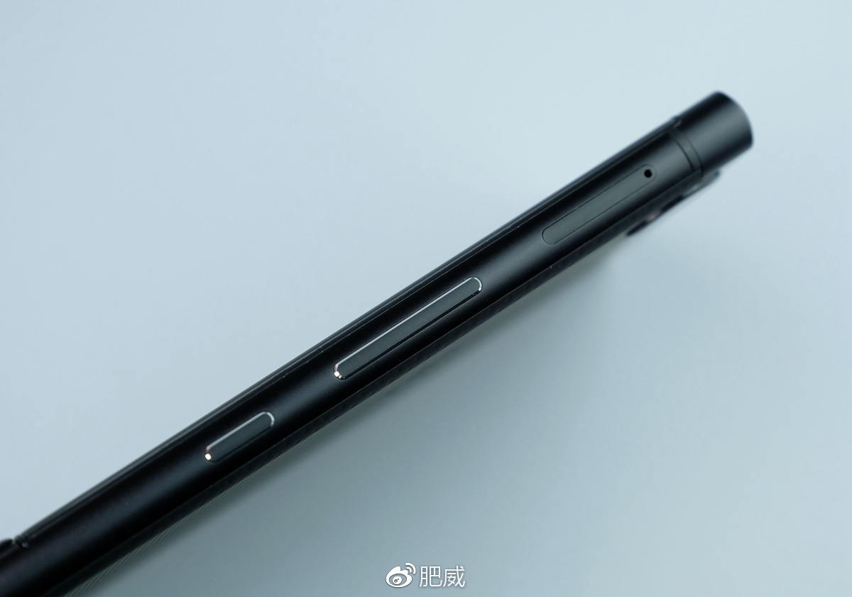 还是老配方黑莓KEYone开箱图赏