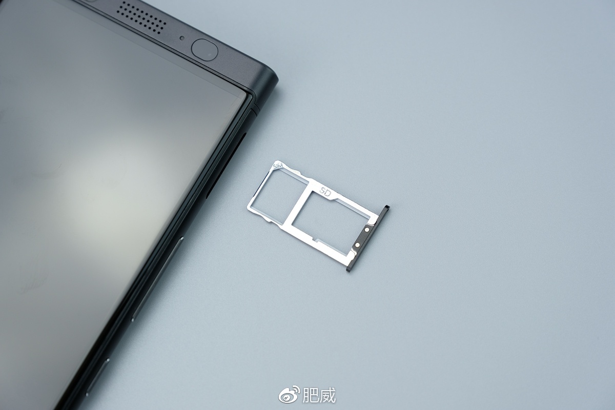 还是老配方黑莓KEYone开箱图赏