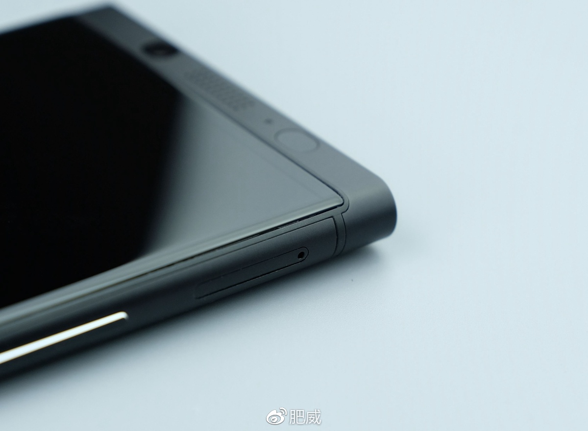 还是老配方黑莓KEYone开箱图赏