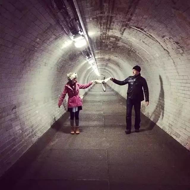 这家店9000件商品全是假货，人们却争相购买