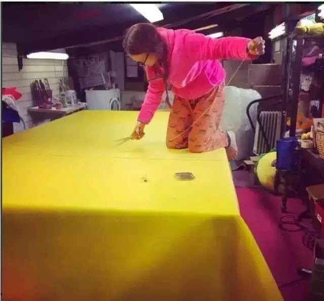 这家店9000件商品全是假货，人们却争相购买