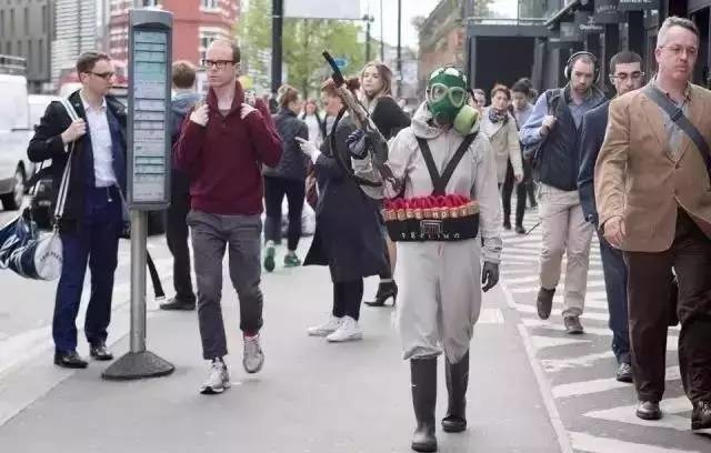 这家店9000件商品全是假货，人们却争相购买