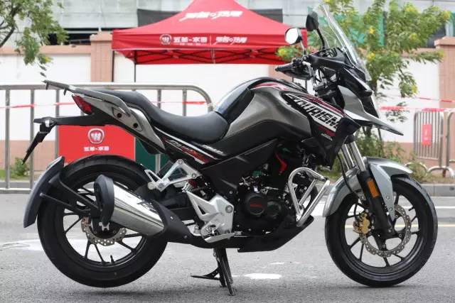 五羊本田猛鸷cb190x有时钟显示吗,猛鸷190对比新大洲本田cb190x