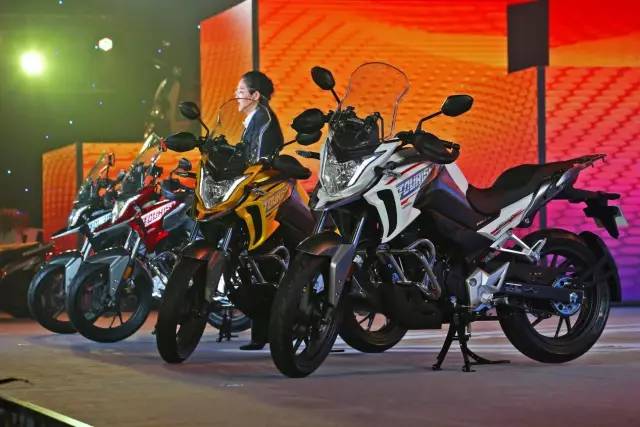 五羊本田猛鸷cb190x有时钟显示吗,猛鸷190对比新大洲本田cb190x