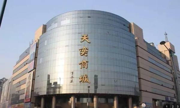 开服装店哪里货源最便宜,服装批发市场适合开什么店