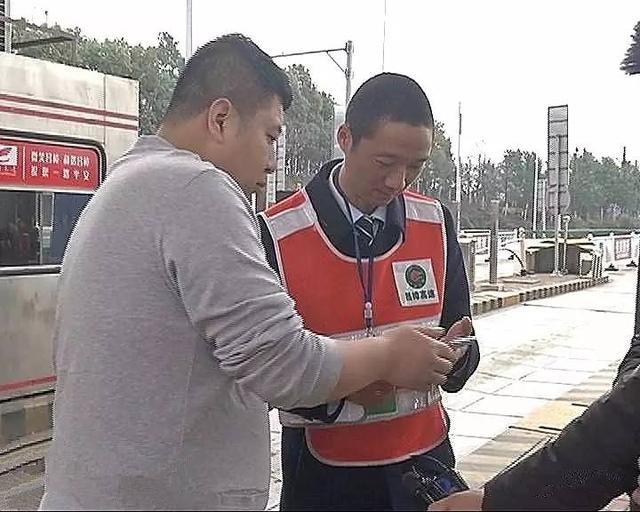 高速收费站拒收现金最新处理消息,过高速收费站给10元现金被拒收