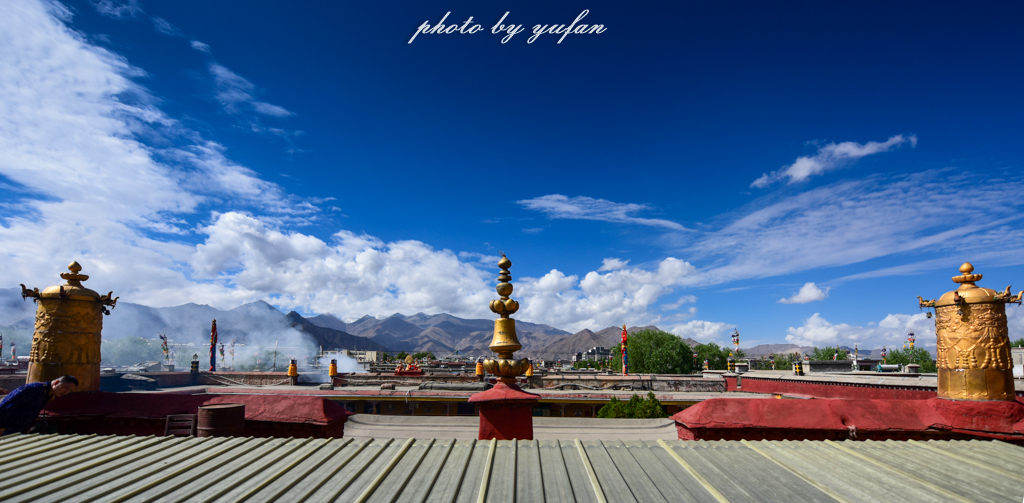 拉萨有哪几个寺庙,拉萨有一个建在山上的寺庙