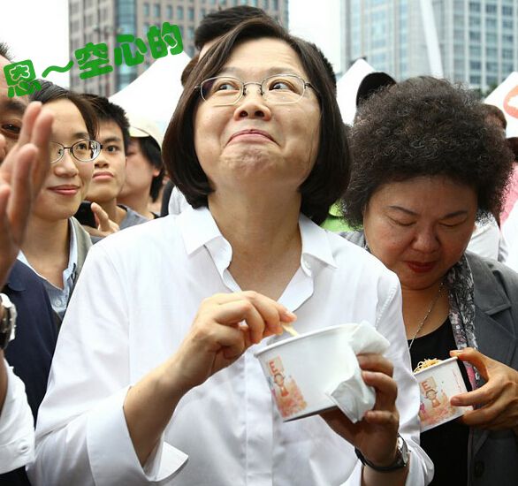 蔡英文穿长袖看棒球网友炸锅“空心菜”何时端上桌？