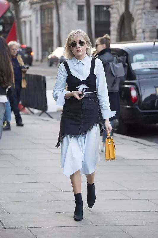 今年流行的前后开叉牛仔半裙,2022流行的牛仔半裙