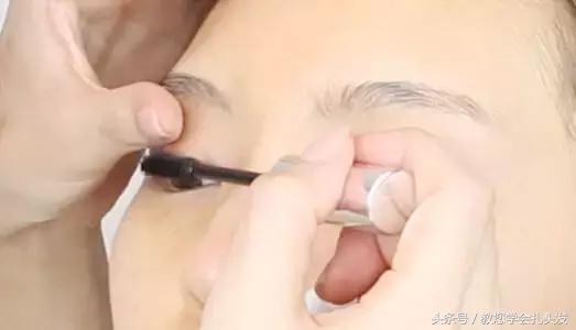 短发扎马尾好看的发型简单,短发发型怎么扎简单好看低马尾