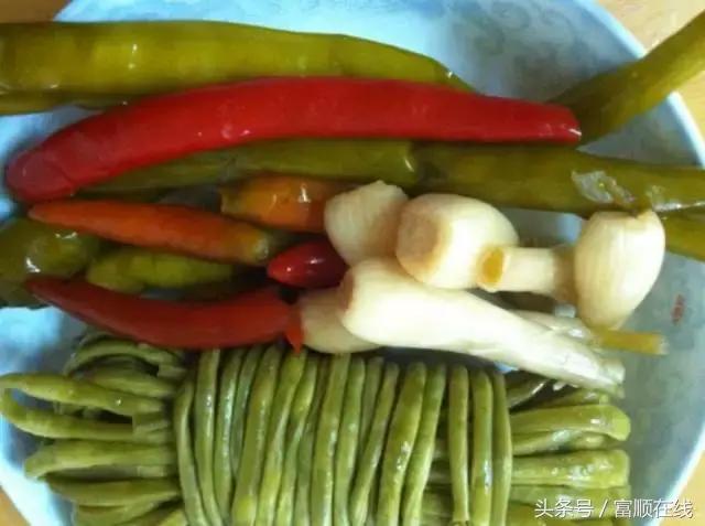 湖南人做的酸豇豆是怎么做的,益阳酸豇豆的制作方法