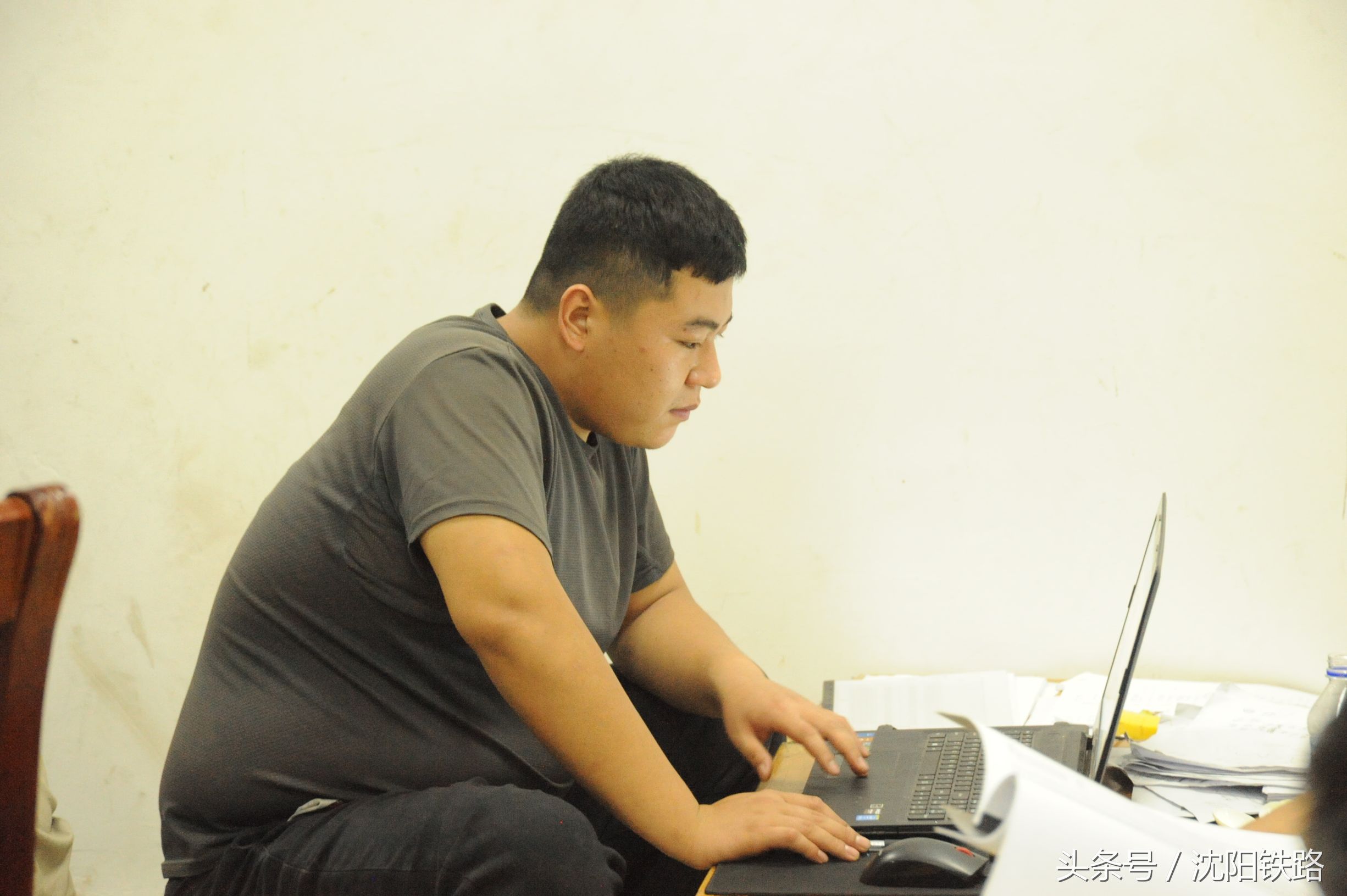 亲们在使用电话沟通联系的时候，是否知道为了铁路电话的畅通，有一伙人在机房里蛮拼滴！