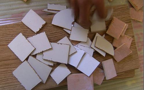 地板为什么会翘起来,地板为啥会翘边