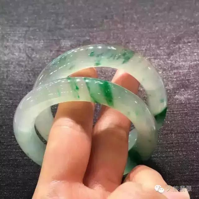 7000块钱买的金手镯,买的翡翠手镯5800