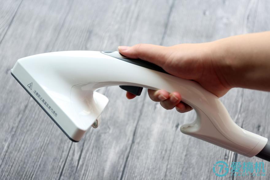 衣服皱皱巴巴没有熨斗怎么办,如何将皱巴巴衣服恢复原状呢