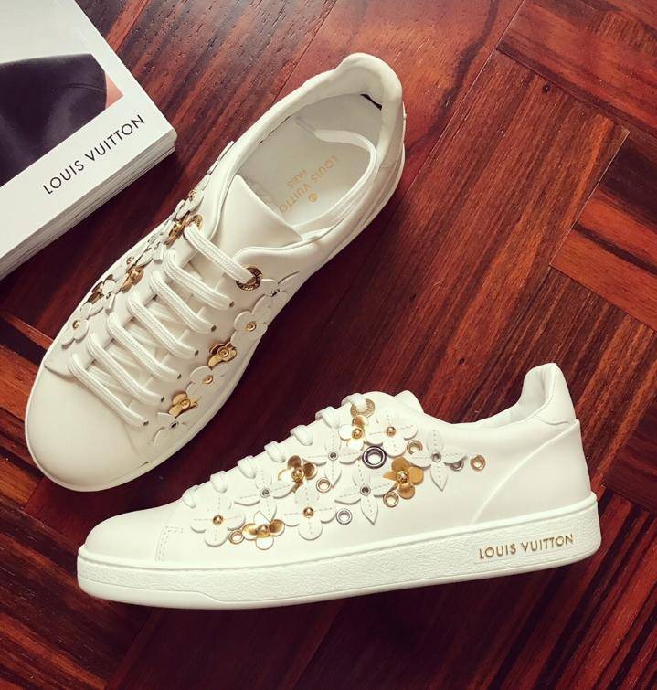 为LV小白鞋疯狂打call