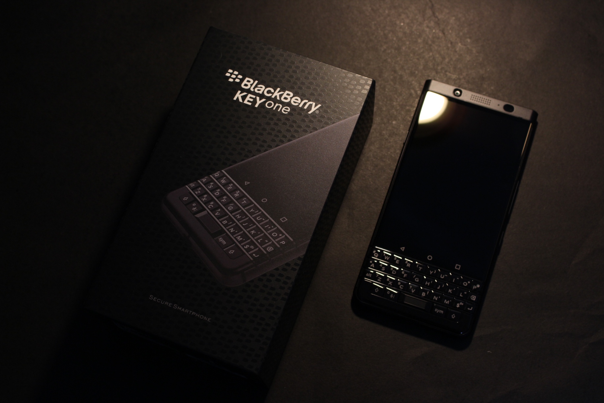 黑莓KeyOne国行上手评测：全键盘情怀的又一次升华