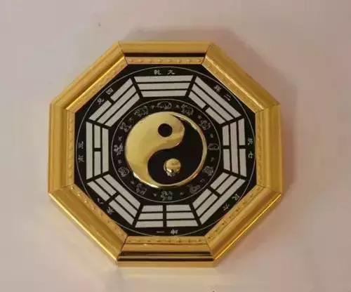 现代家居风水家中镜子摆在这些位置，财旺运旺健康身体棒！