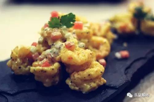 即将收获的石榴既美观又美味,又大又红的石榴真好吃