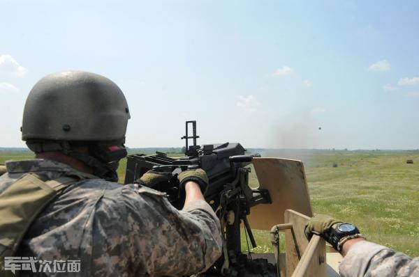 长得像枪的防空机枪,长得像枪一样的炮仗