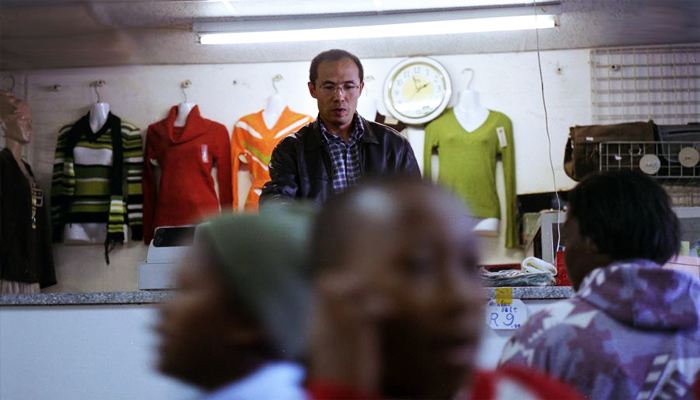 《战狼2》于谦精彩演绎非洲奸商，瞅瞅华人在非洲到底有多挣钱？