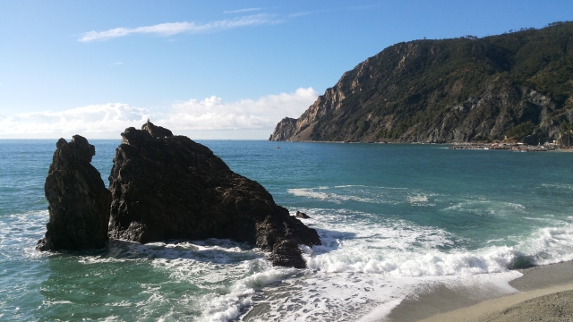 浜氬緱閲屼簹娴峰哺鏃呮父,浜氬痉閲屼簹灏忛晣娴疯竟